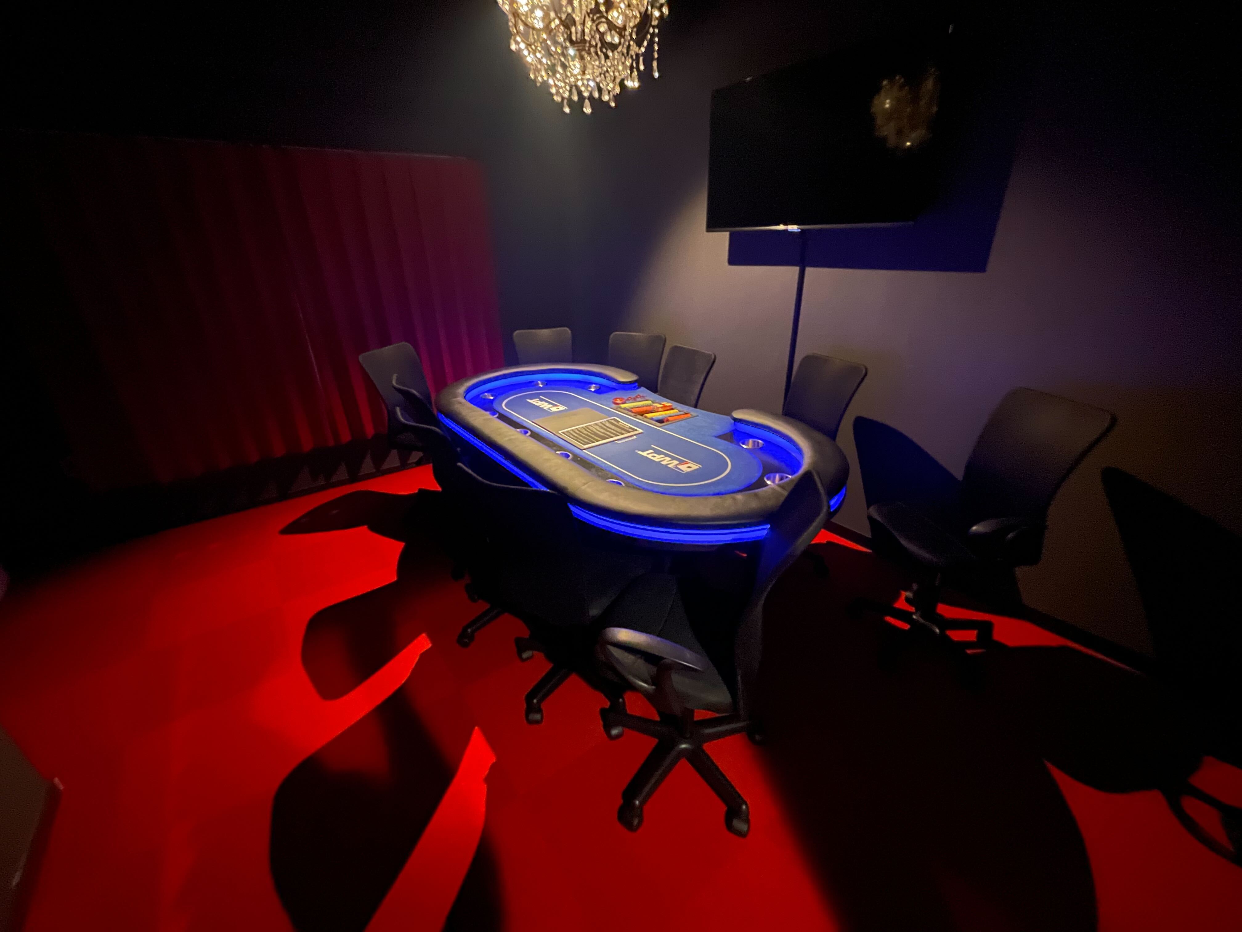 ポーカーAAルーム室内写真