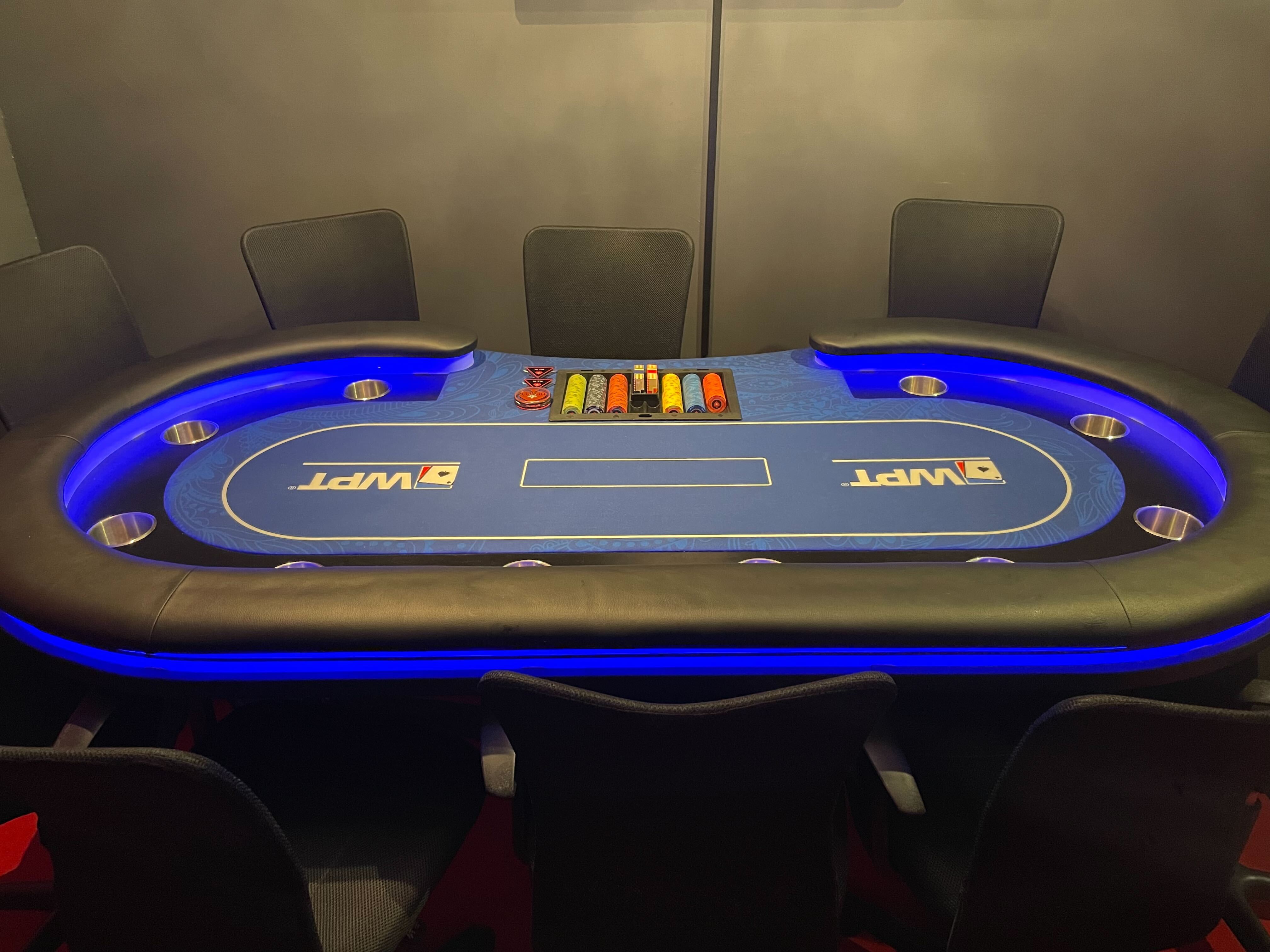 ポーカーAAルーム室内写真